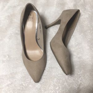 Time & Tru khaki suede shoes. Size 9.5